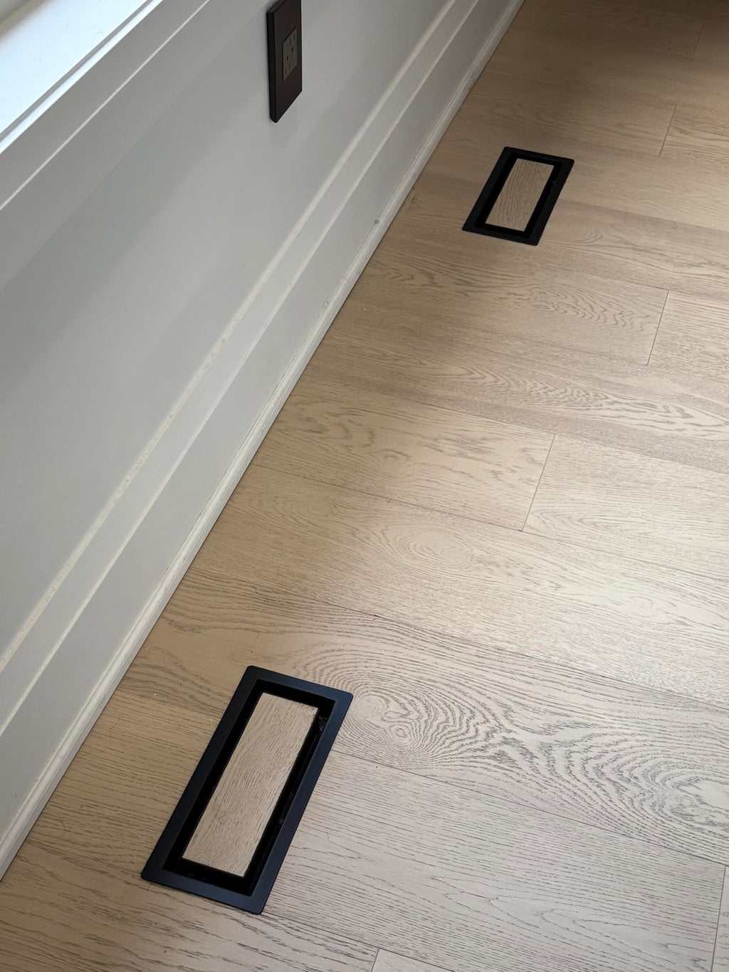 Classic Custom Flush Metal Floor Register – 4x10